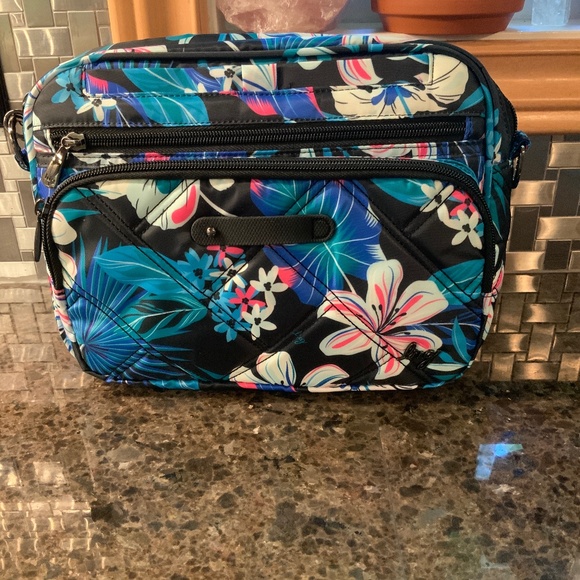 LUG - Carousel XL.  NWOT - Picture 1 of 10
